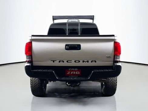Used 2016 Toyota Tacoma SR AWD/4WD image 4