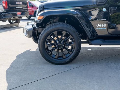 Used 2021 Jeep Wrangler Unlimited Sahara AWD/4WD image 28