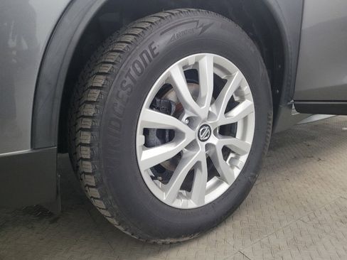 Used 2019 Nissan Rogue SV image 31