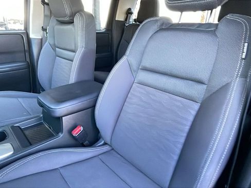 Used 2023 Nissan Frontier SV image 15