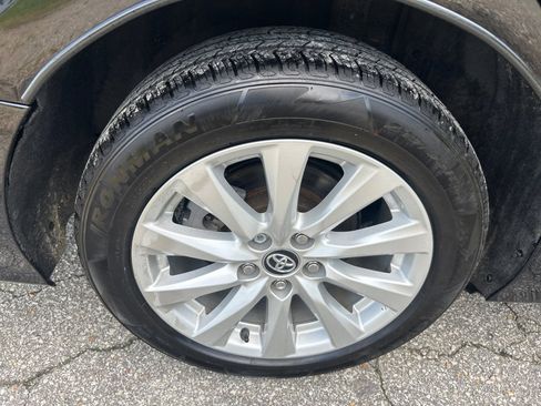 Used 2020 Toyota Camry LE FWD image 20