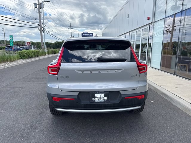 Certified 2025 Volvo XC40 B5 Plus AWD/4WD image 4