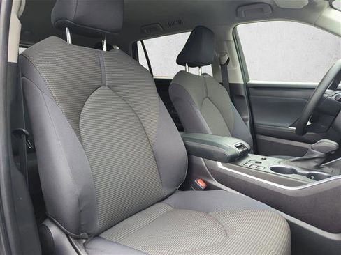 Used 2023 Toyota Highlander L image 26