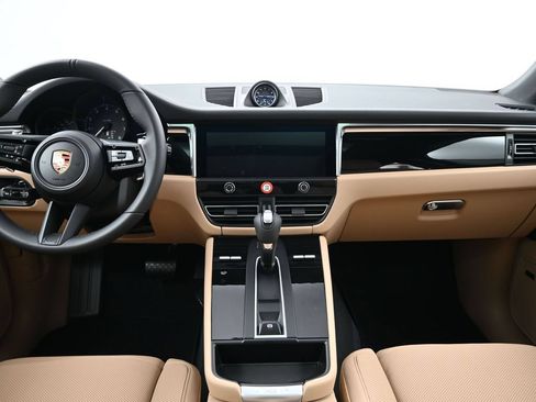 Used 2026 Porsche Macan AWD/4WD image 9