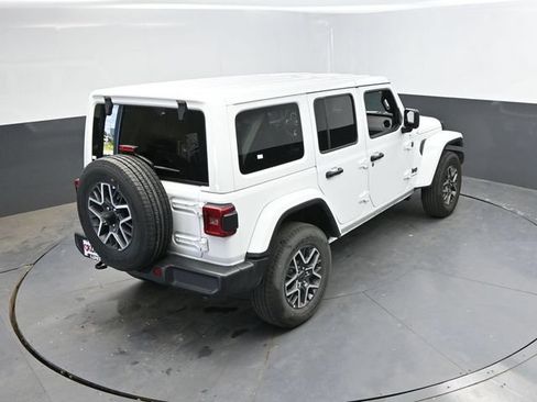 Used 2025 Jeep Wrangler Unlimited Sahara AWD/4WD image 36