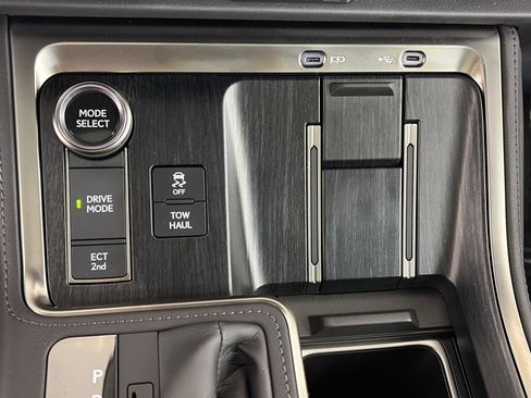 Used 2025 Lexus GX 550 image 25