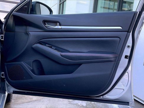 Used 2024 Nissan Altima 2.5 SR image 23