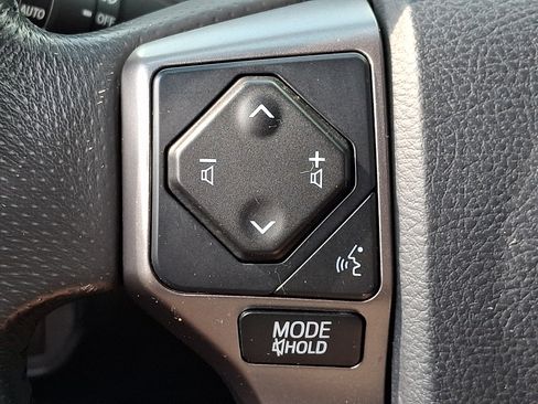 Used 2018 Toyota Tacoma Limited AWD/4WD image 23