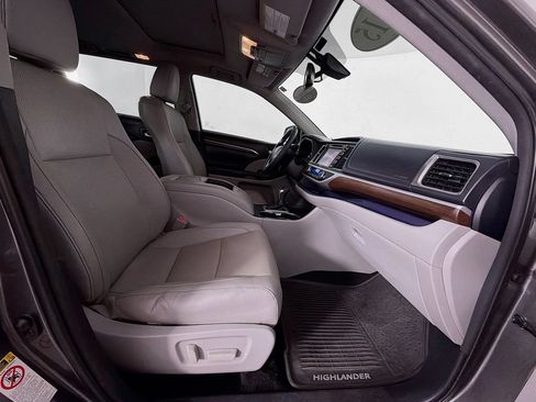 Used 2015 Toyota Highlander Limited w/ Driver Technology Package FWD image 30