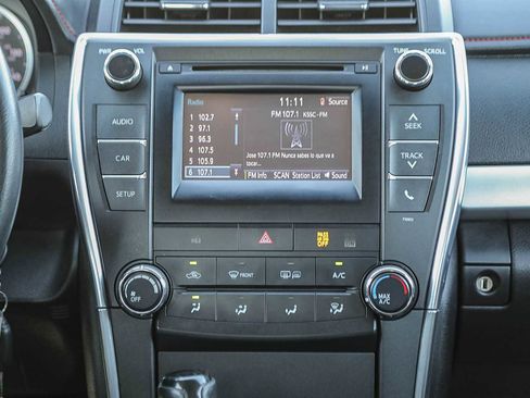 Used 2015 Toyota Camry SE image 14