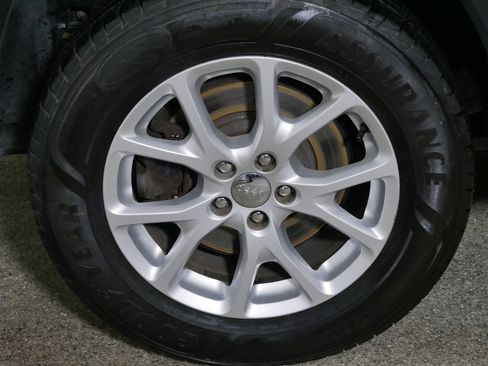 Used 2015 Jeep Cherokee Latitude w/ Comfort/Convenience Group image 15