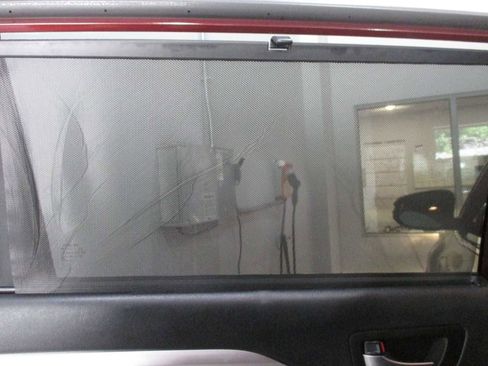 Used 2019 Toyota Highlander XLE image 39