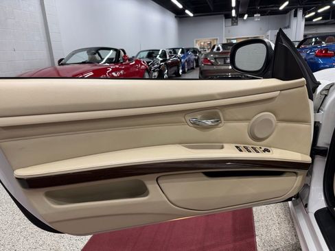 Used 2010 BMW 328i Convertible RWD image 16