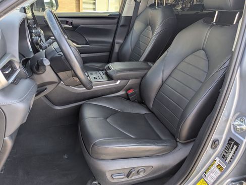 Used 2021 Toyota Highlander XLE AWD/4WD image 31