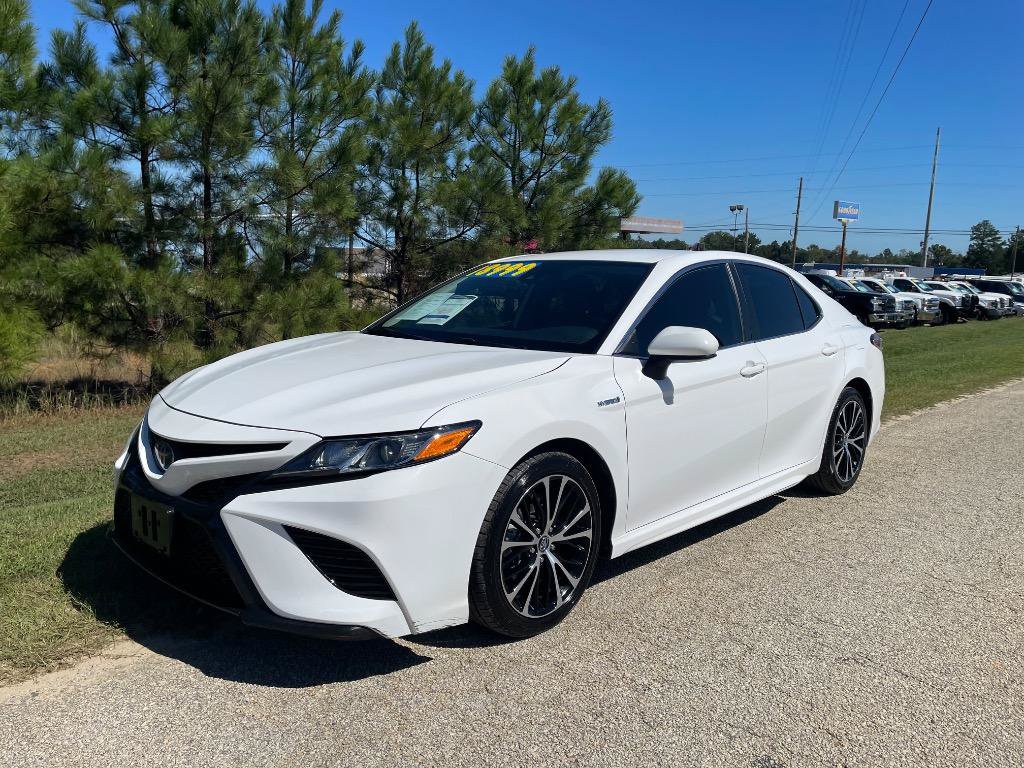 Used 2020 Toyota Camry SE FWD image 1