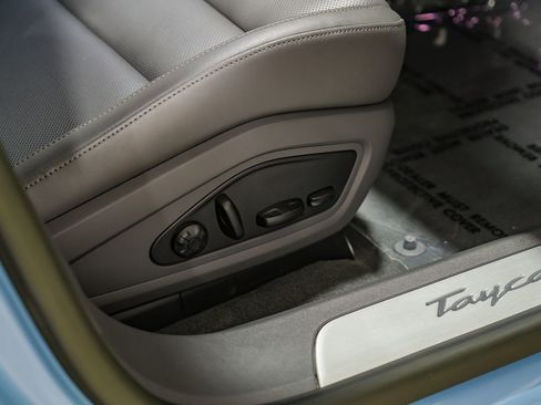 Used 2022 Porsche Taycan 4S image 33