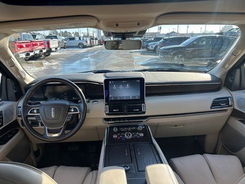 Used 2019 Lincoln Navigator Reserve image 28