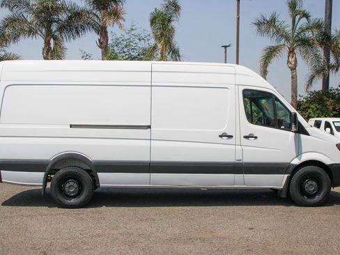 Used 2016 Mercedes-Benz Sprinter 2500 image 11