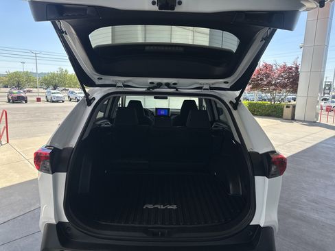 Certified 2023 Toyota RAV4 LE AWD/4WD image 15