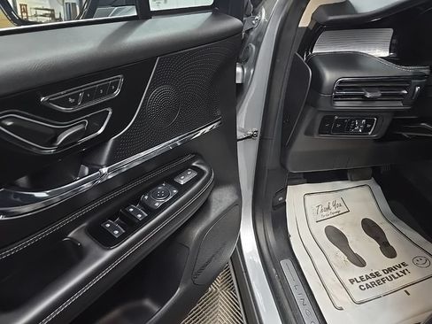 Used 2023 Lincoln Corsair AWD image 32