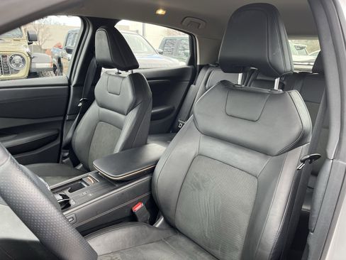 Used 2023 Nissan Ariya AWD image 9