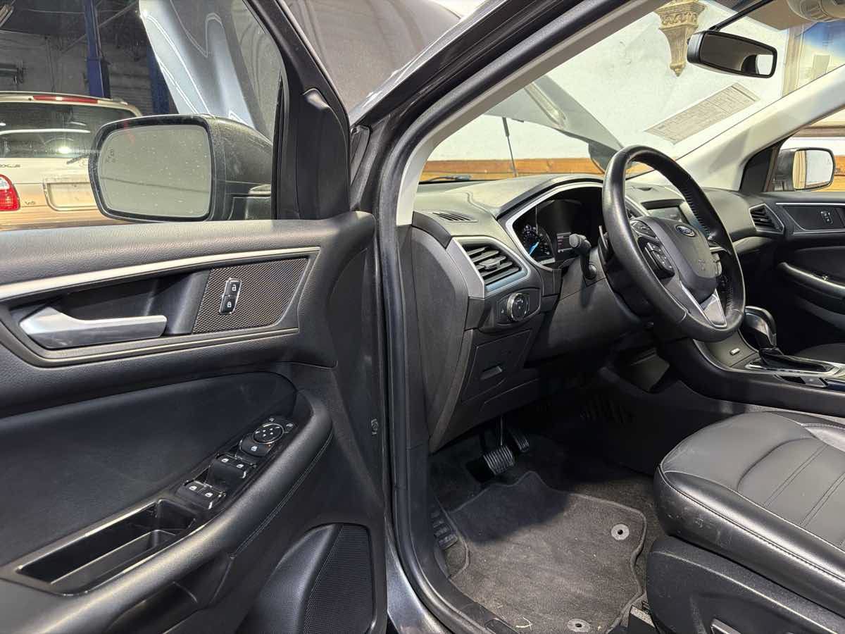 Used 2017 Ford Edge SEL w/ Equipment Group 201A FWD image 14