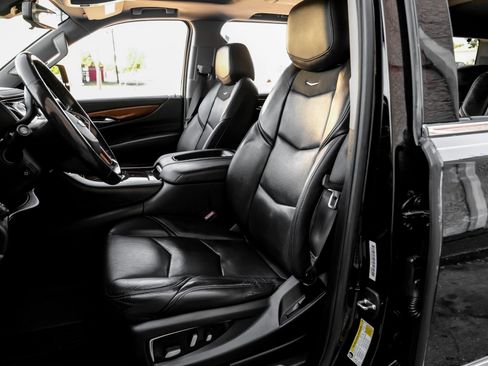 Used 2019 Cadillac Escalade ESV Premium Luxury image 30