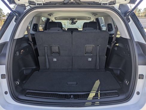 Used 2023 Jeep Grand Cherokee L Laredo image 13