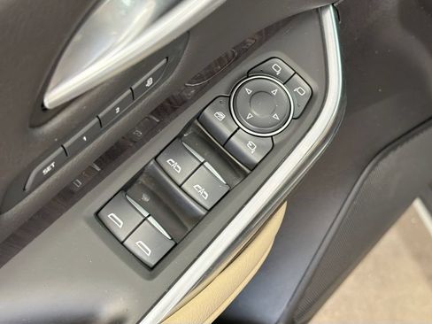 Used 2025 Cadillac XT4 Premium Luxury FWD image 19