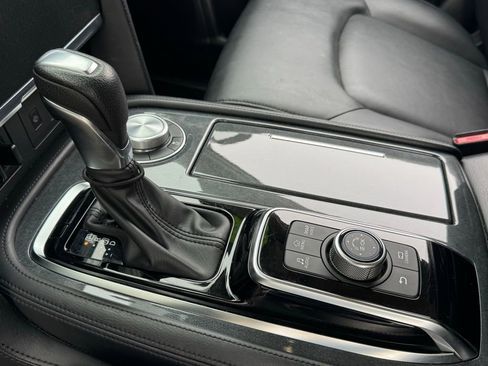 Used 2024 Nissan Armada SV image 19