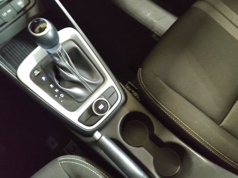 Used 2025 Hyundai Venue SEL image 26