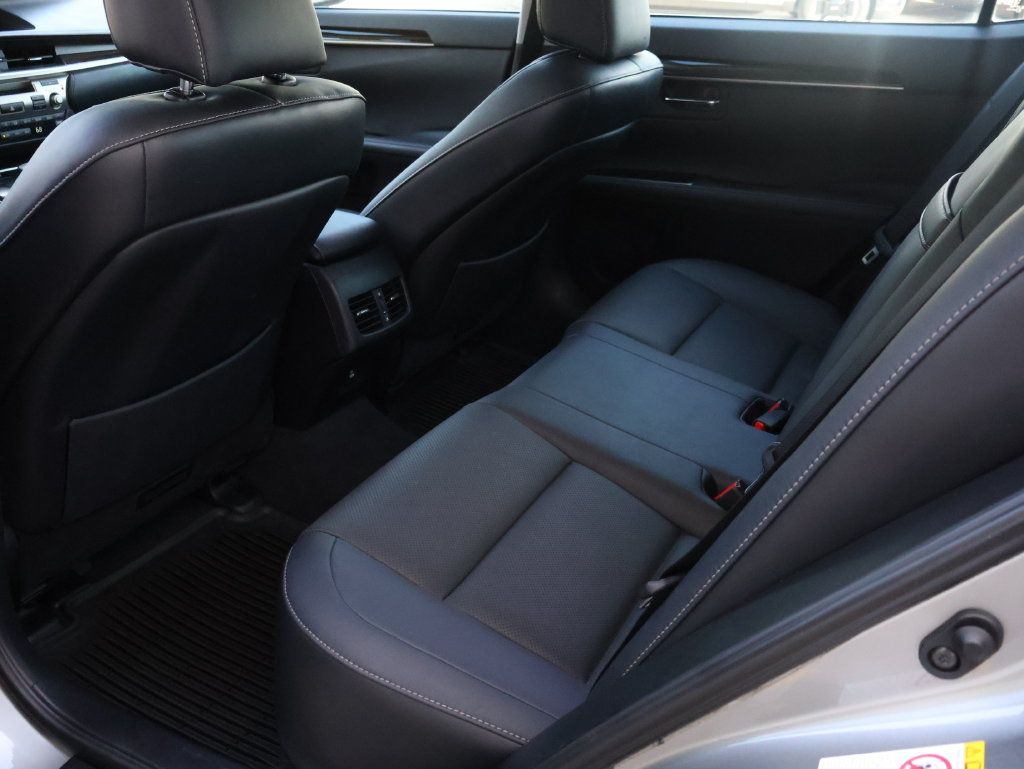 Used 2016 Lexus ES 350 w/ Premium Package w/Wood Trim FWD image 17