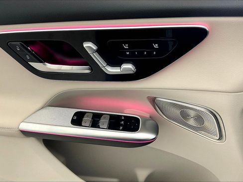 Used 2026 Mercedes-Benz GLC 300 4MATIC image 37