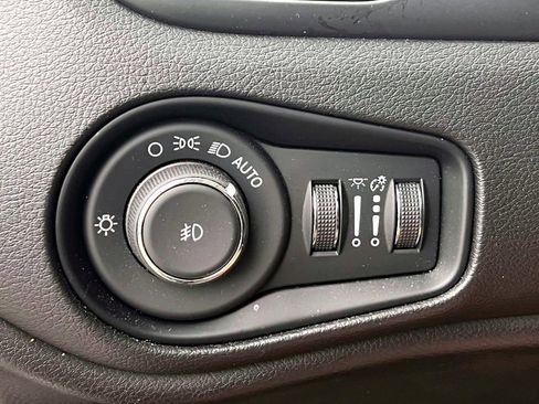 Certified 2021 Jeep Renegade Limited w/ Sun & Sound Group image 21