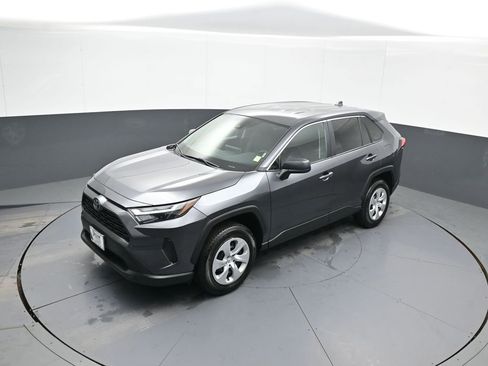 Used 2025 Toyota RAV4 LE image 33