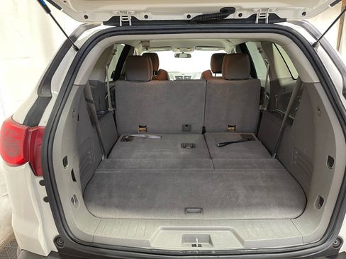 Used 2011 Chevrolet Traverse LT image 19