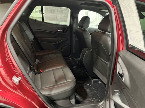 Used 2025 Chevrolet Trax RS w/ Sunroof Package image 41