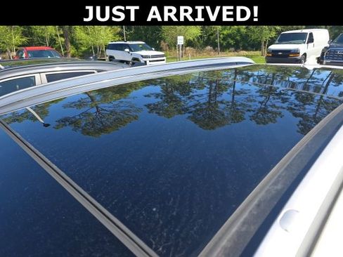 Used 2022 Hyundai Santa Fe SEL w/ Convenience + Premium Package image 5