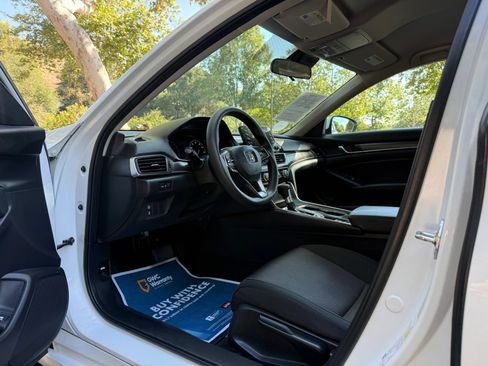 Used 2018 Honda Accord LX image 10