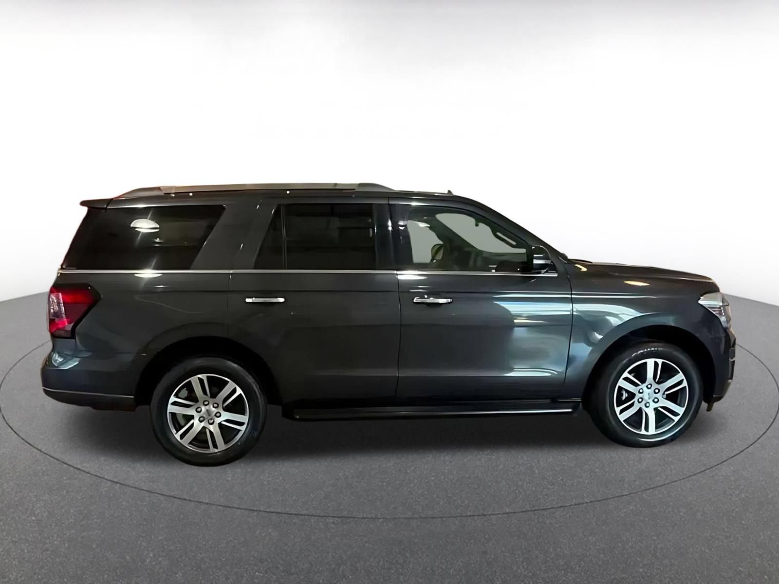 Used 2024 Ford Expedition Limited AWD/4WD image 14