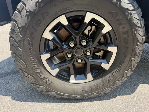 Used 2025 Jeep Wrangler Unlimited Rubicon AWD/4WD image 25