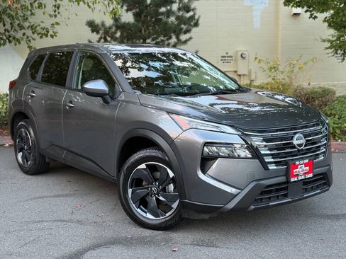 Used 2024 Nissan Rogue SV AWD/4WD image 3