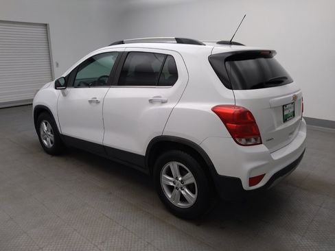 Used 2019 Chevrolet Trax LT w/ LT Convenience Package FWD image 3