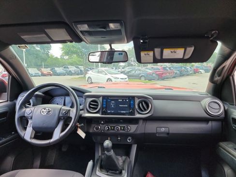 Used 2017 Toyota Tacoma TRD Sport w/ Tow Package AWD/4WD image 17
