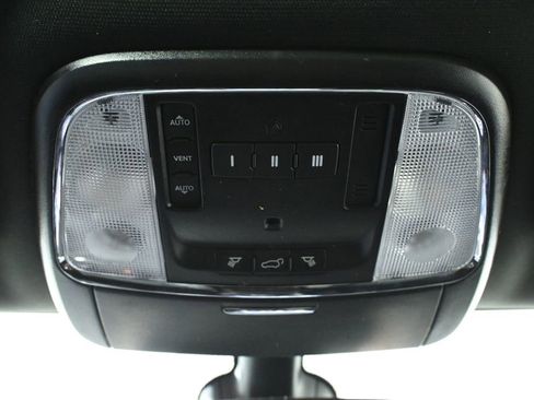 Used 2018 Jeep Grand Cherokee Altitude image 19