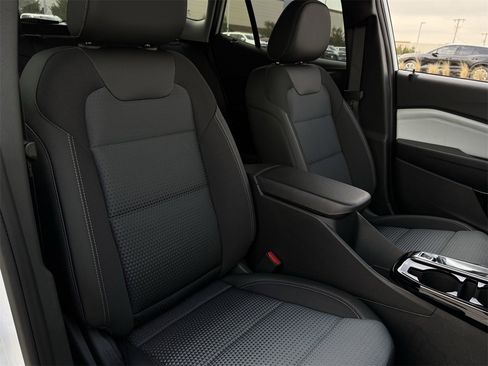 New 2026 Chevrolet Trax LT w/ Sunroof Package image 24