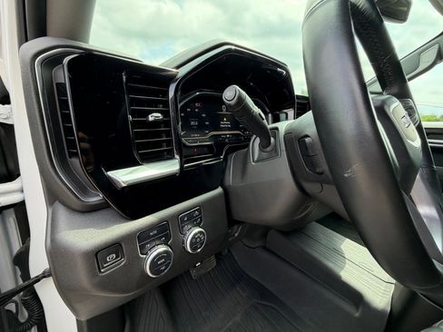 Used 2025 GMC Sierra 1500 SLT AWD/4WD image 11