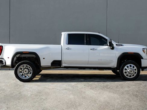 Used 2022 GMC Sierra 3500 Denali w/ Denali Ultimate Package AWD/4WD image 8