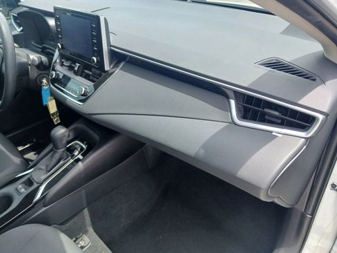 Used 2020 Toyota Corolla LE FWD image 17