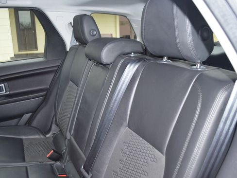 Used 2018 Land Rover Discovery Sport SE image 24